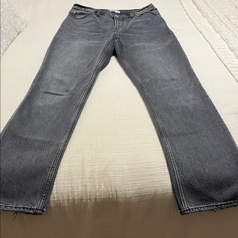 Abercrombie & Fitch 90’s Straight Ultra High Rise Jeans. Size 28 or Size 6